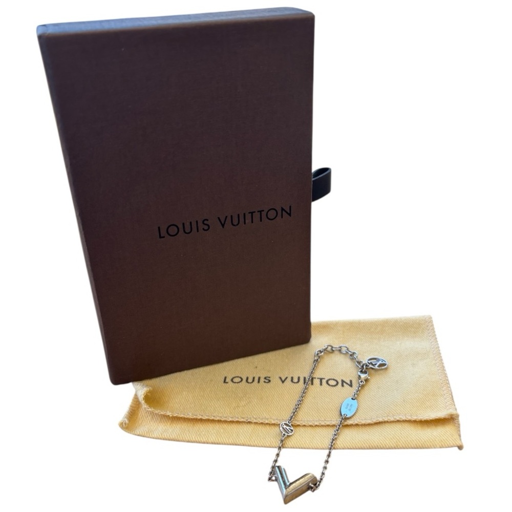 Louis Vuitton Essential V Bracelet - Picture 2 of 6